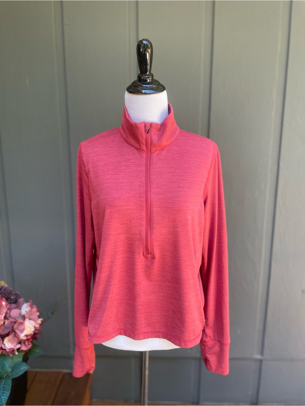 Vuori Women's Crescent Half-Zip Pullover Sweater in Spice Heather Red/Pink
